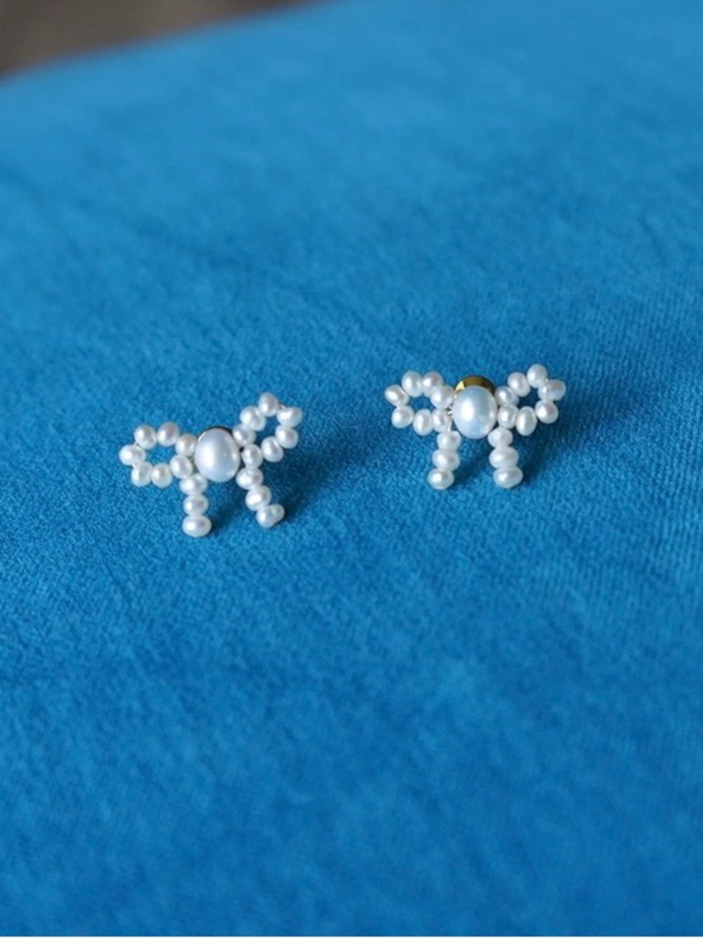 Micro freshwater Pearl Bow Stud Earrings - White
